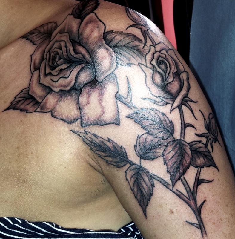 tattoo rose sur bras