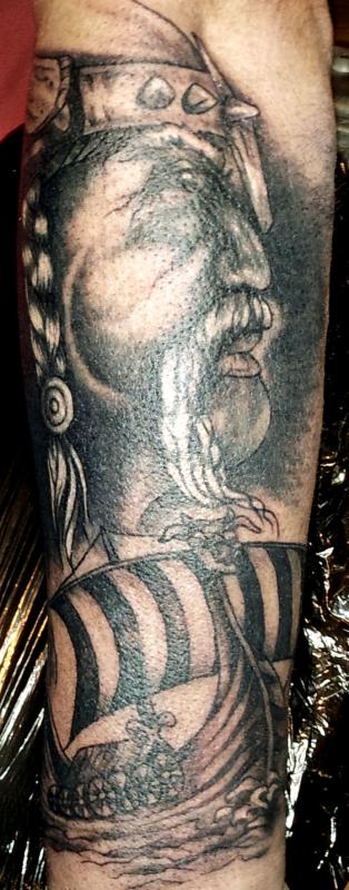 tattoo guerrier viking bras