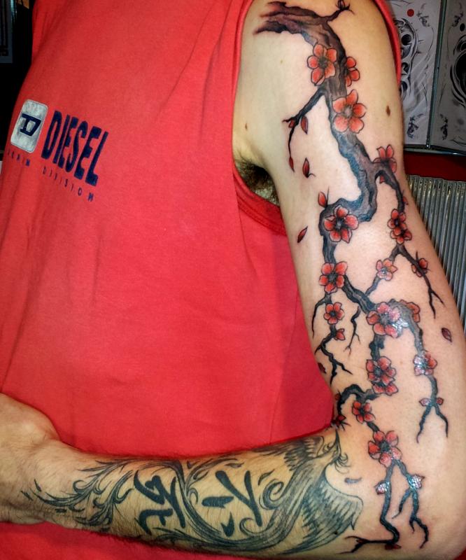 tattoo cerisier japonais sur bras