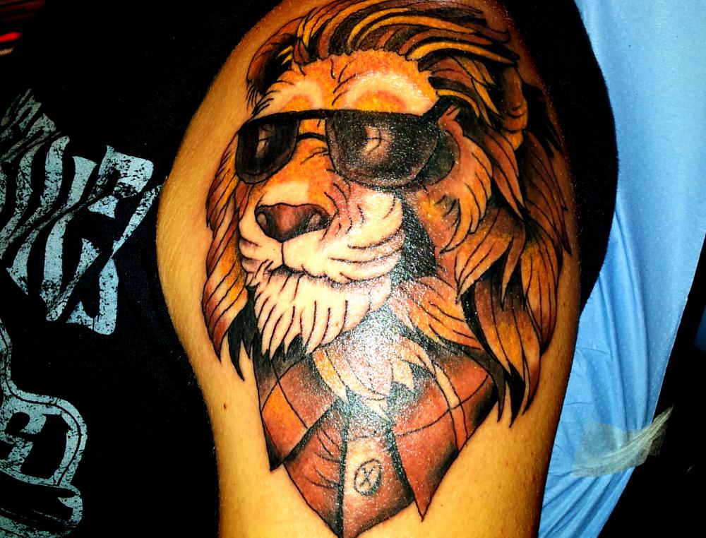 tattoo lion couleur
