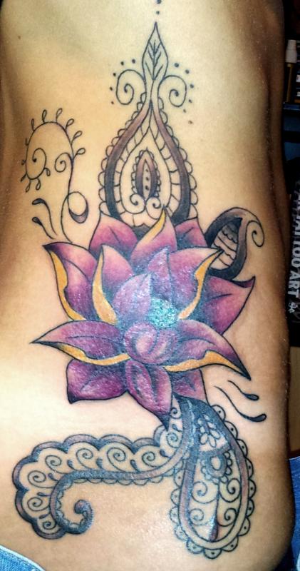 tattoo cover sous lotus avec mandala