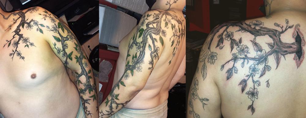tattoo floral cerisier japonais sur tout le bras et poitrine et dos en couleur