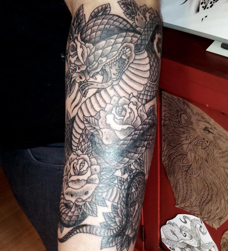 tattoo serpent et floral