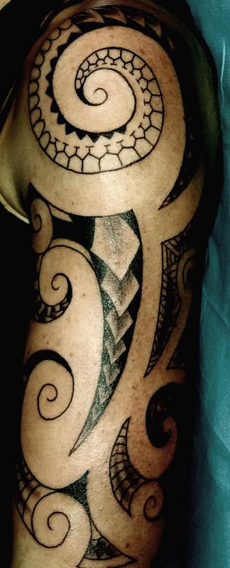 tattoo polynésien bras