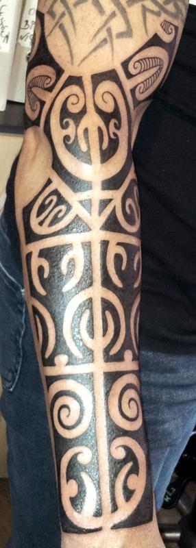 tattoo polyn�sien sur bras