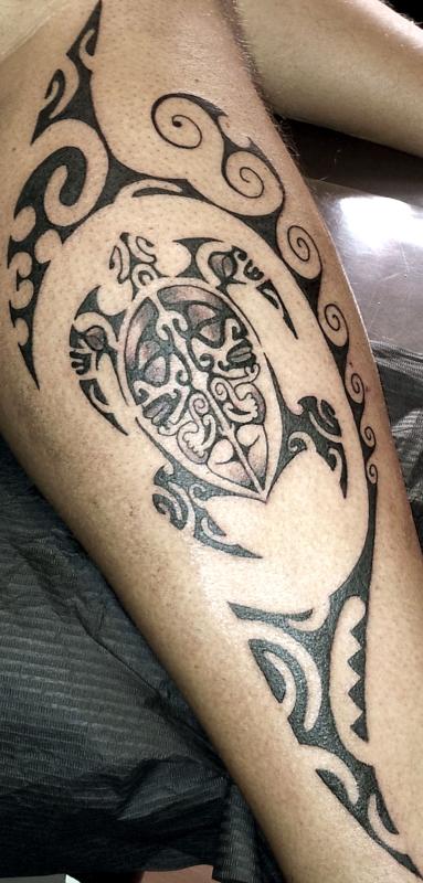 tattoo tortue polyn�sienne jambe