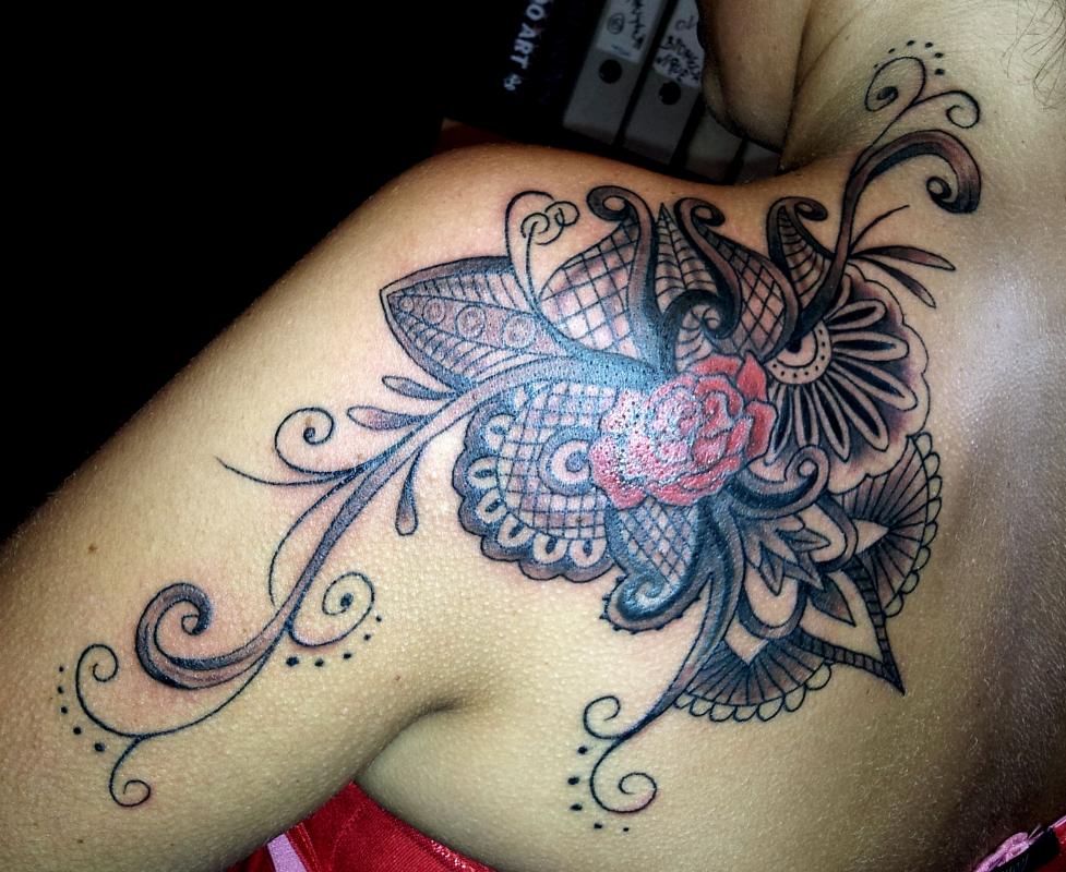 tattoo mandala et rose 