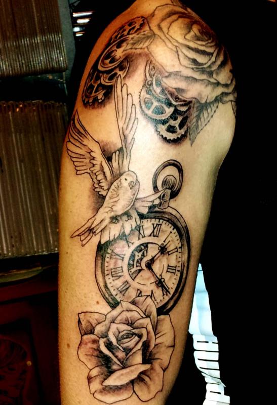 tattoo floral montre et colombe