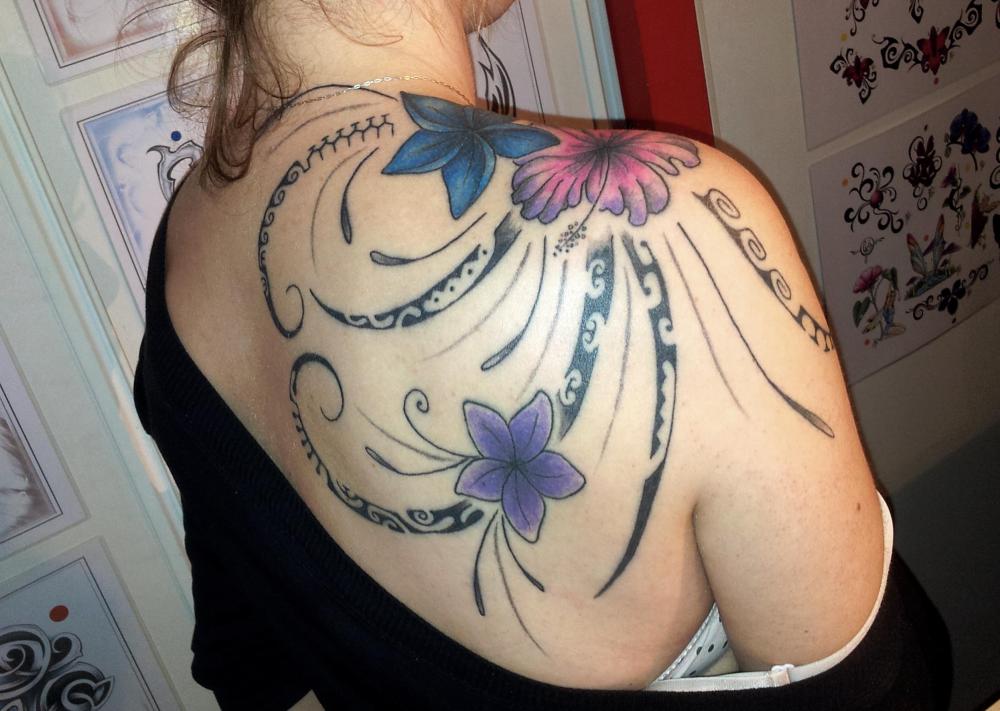 tattoo floral polyn�sien couleur