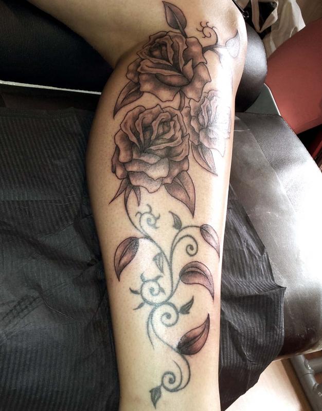 tattoo floral roses cheville