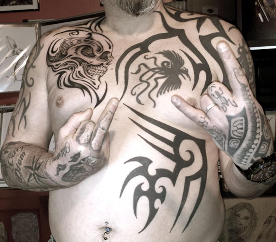 tattoo tribal et divers sur tout le corps