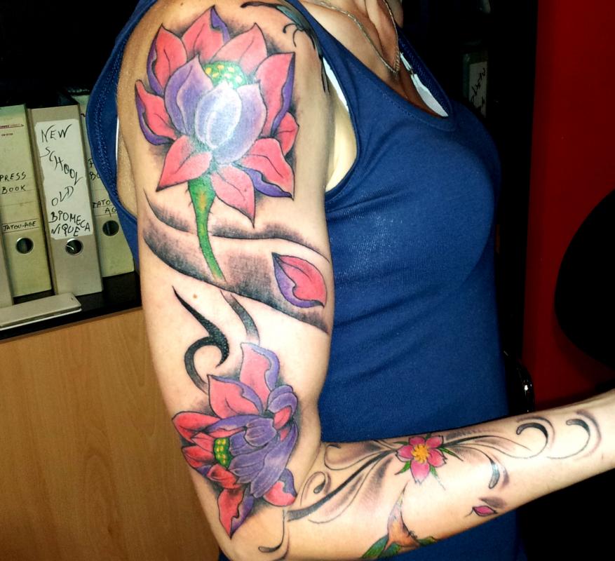 tattoo floral asiatique couleur sur bras