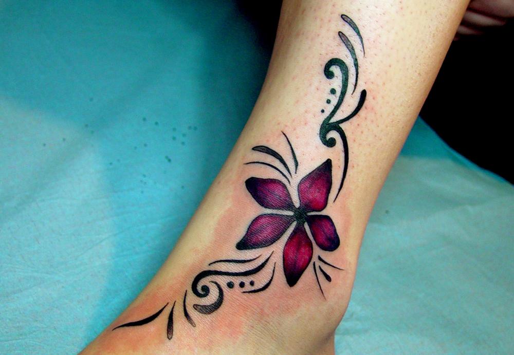 tattoo fleur couleur tribal