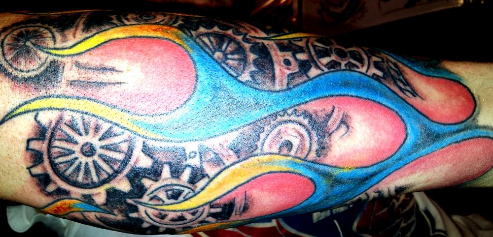 tattoo roulements flammes couleur