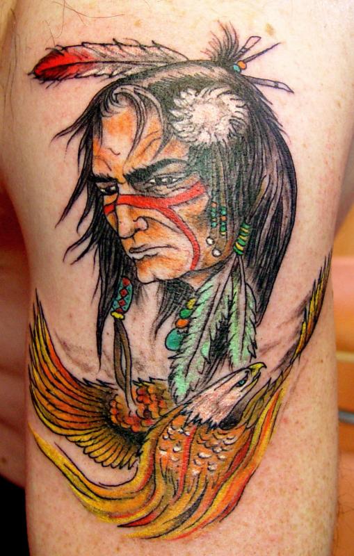 tattoo indien aigle en couleur sur bras