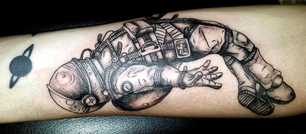 tattoo cosmonaute bras