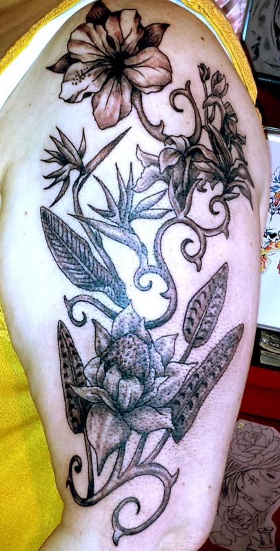 tattoo fleurs bras